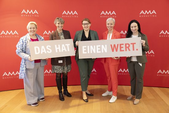 Adult,  Crowd,  Female,  Glasses,  Groupshot,  Male,  Man,  Person,  Shoe,  Woman