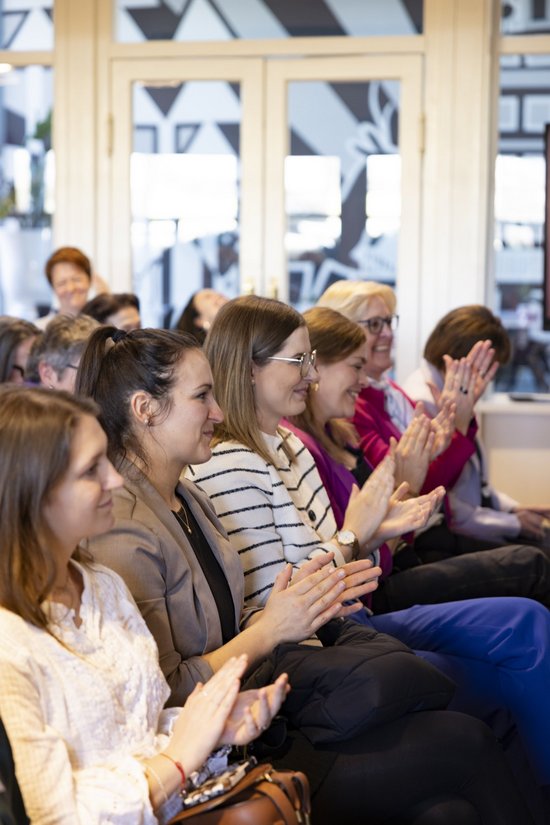 Accessories,  Adult,  Applause,  Female,  Glasses,  Jewelry,  Necklace,  Person,  Woman,  Wristwatch